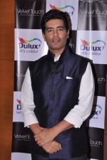 Manish Malhotra at Dulux press meet in President, Mumbai on 17th Sept 2013 (37).JPG
